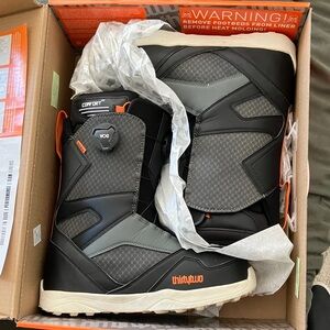 ThirtyTwo Black and Gray Men's Snowboard Boots